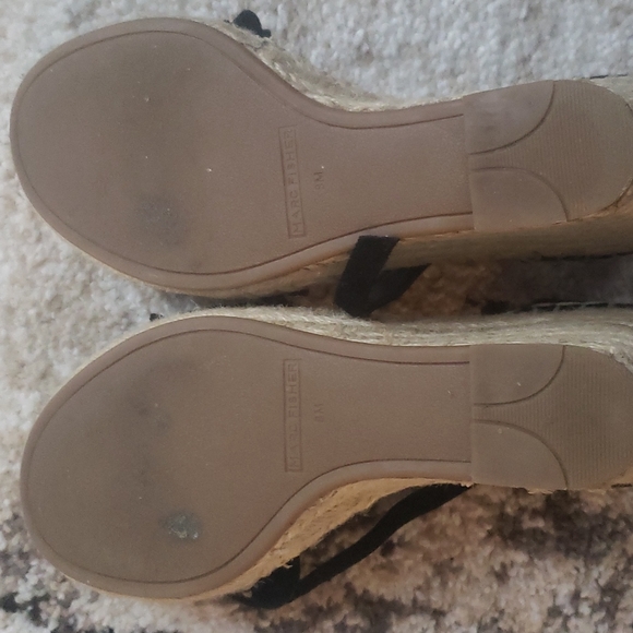 Gently worn Marc Fisher wedge sandals size 8 - Picture 5 of 6